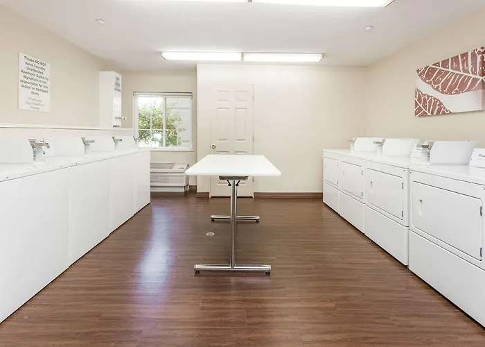 Mainstay Suites Detroit Farmington Hills