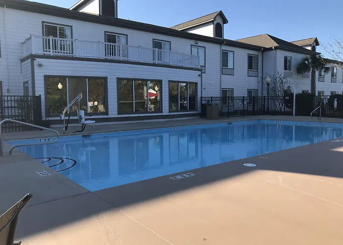 Blue Water Inn & Suites BW Signature Collection