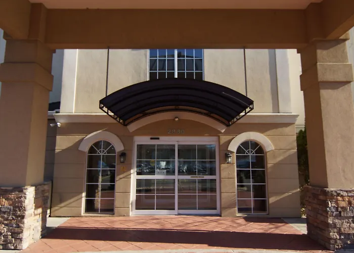 Comfort Suites Near University