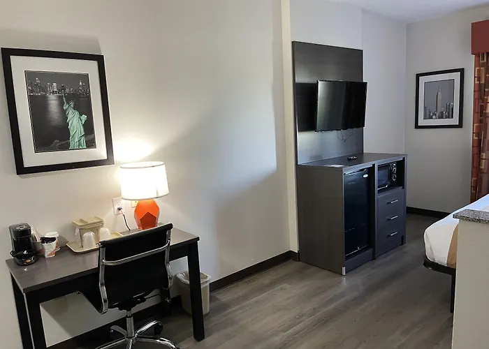 Quality Suites Tulsa I-44