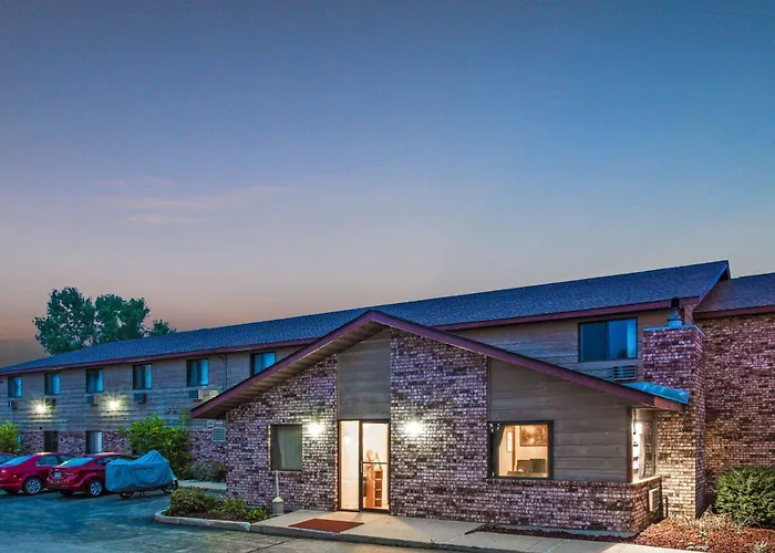 Super 8 By Wyndham Hartford Wi