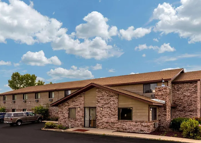 Super 8 By Wyndham Hartford Wi