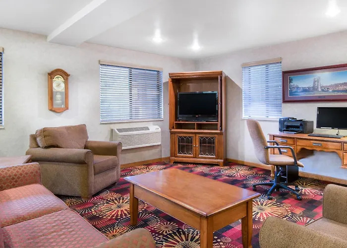 Super 8 By Wyndham Wv