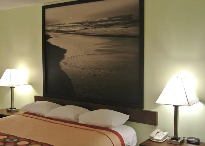 Super 8 By Wyndham Fayetteville