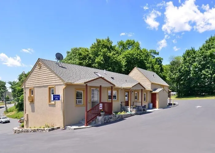 Golden Hill Inn-Danbury