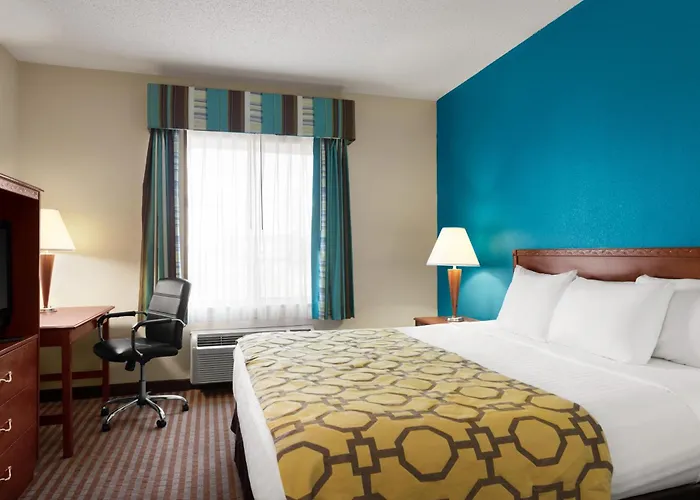 Baymont By Wyndham Elizabethtown Hotel