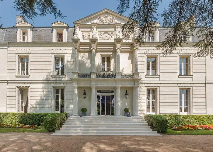 Chateau De Rochecotte Saint-Patrice
