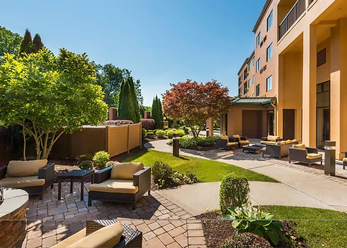 Courtyard By Marriott Danbury Hotel