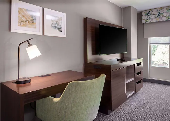 Hampton Inn & Suites Arlington Crystal City Dca