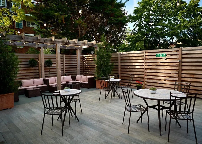 The Lodge Hotel - Putney