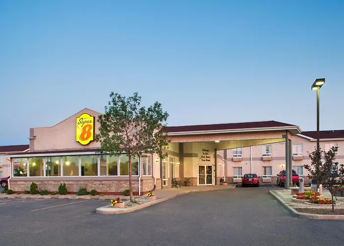 Super 8 By Wyndham Brandon Mb Motel