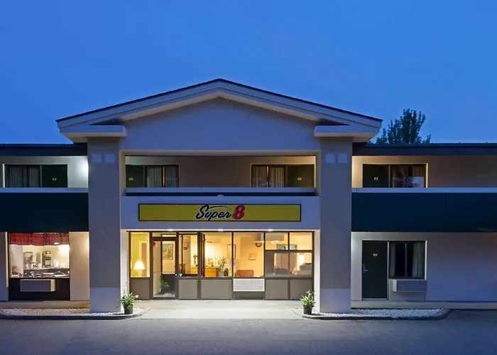 Super 8 By Wyndham White River Junction
