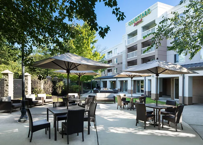 Courtyard Edison Woodbridge Hotel