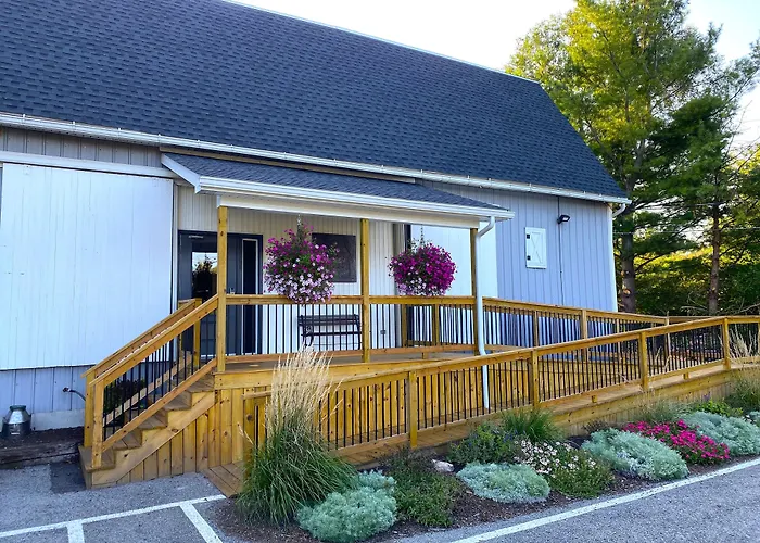 Lake Ontario Motel & Inn