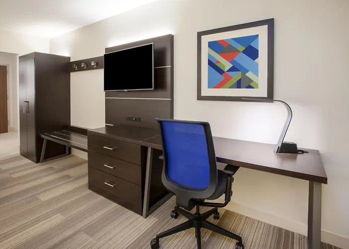 Holiday Inn Express & Suites - Lake Forest By Ihg