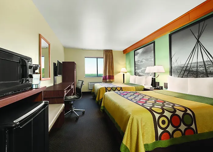 Super 8 By Wyndham Conrad Hotel