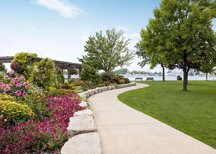 Super 8 By Wyndham Sarnia On