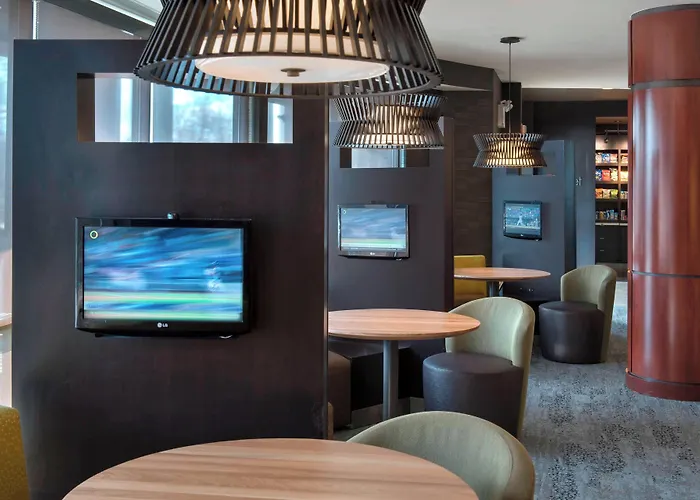 Courtyard By Marriott Lebanon