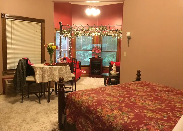Spruce Hill Inn & Cottages