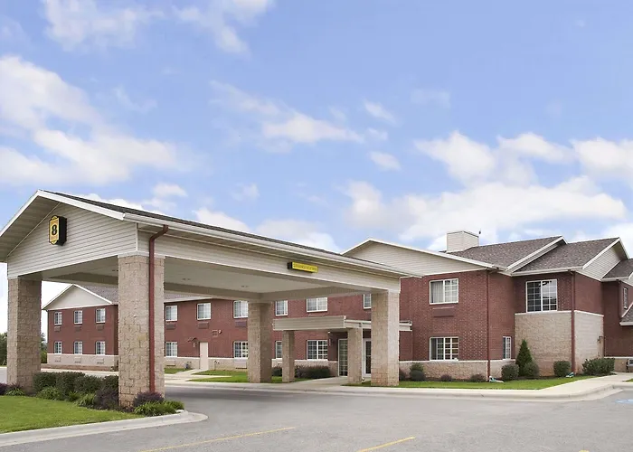 Super 8 By Wyndham Ava