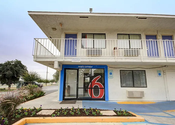 Motel 6-, Tx