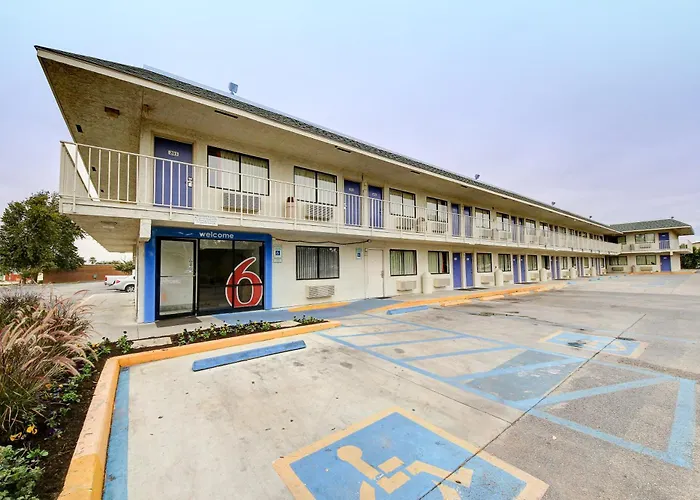 Motel 6-, Tx