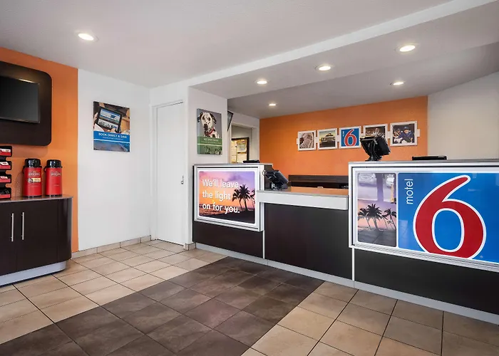 Motel 6-Buena Park, Ca - Knotts Berry Farm - Disneyland