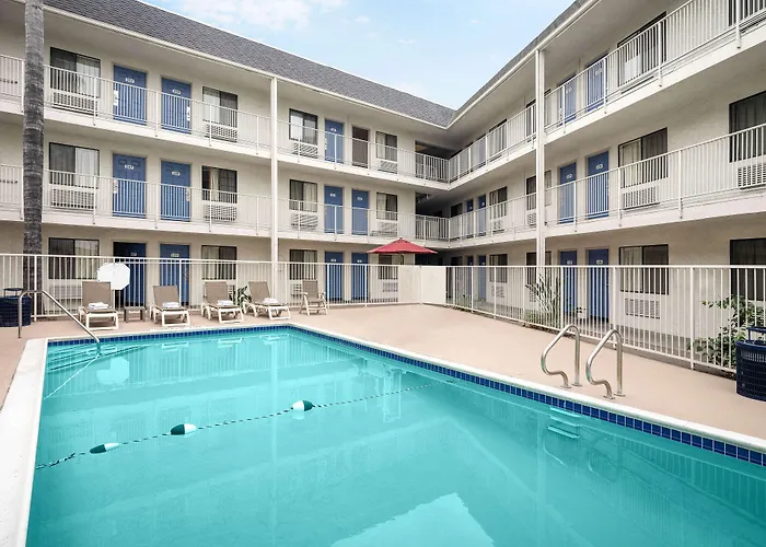 Motel 6-Buena Park, Ca - Knotts Berry Farm - Disneyland