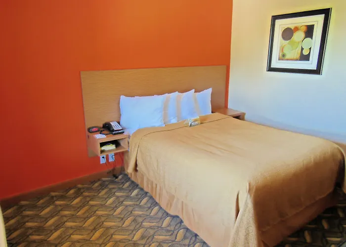 Days Inn & Suites By Wyndham Arlington Near Six Flags