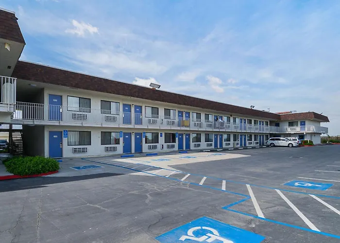 Motel 6 Lost Hills / Buttonwillow Racetrack
