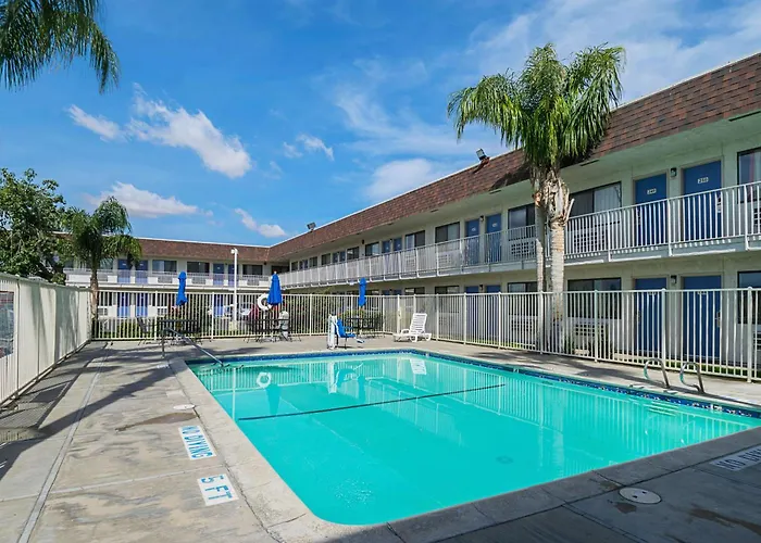 Motel 6 Lost Hills / Buttonwillow Racetrack