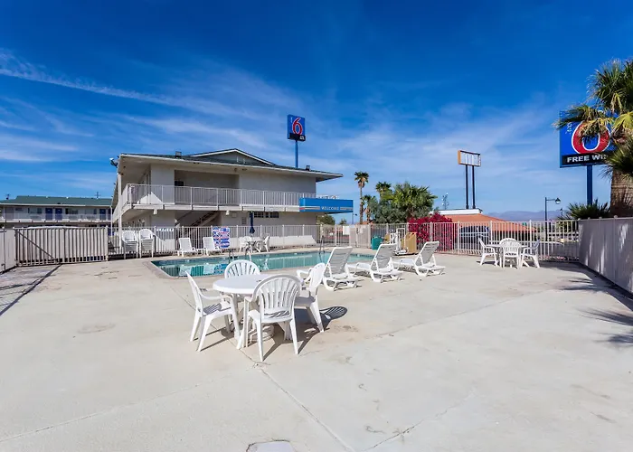 Motel 6-, Ca