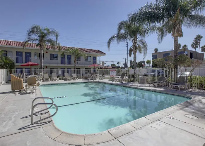 Motel 6-Corona, Ca