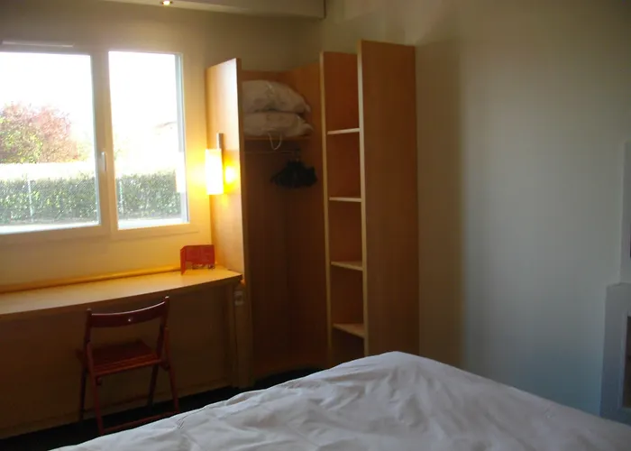 ibis Issoire
