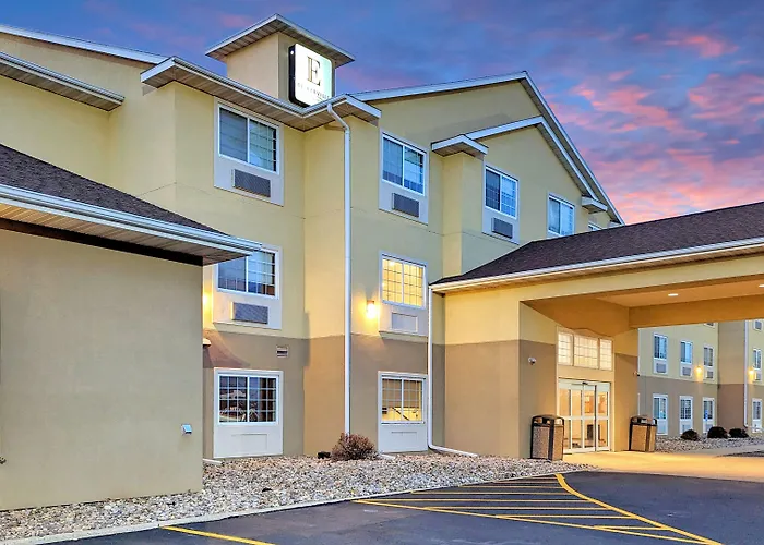 Estherville Hotel & Suites