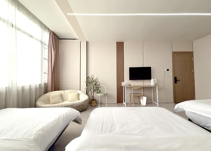 云巷酒店shanghai Yunxiang Hotel Provides 24-Hour And 7-Day Airport Pick-Up And Drop-Off Service Round-The-Clock Butler Service Available At Your Request Anytime Elegant Peaceful Courtyard, We Uphold The Service Tenet That Guests Are Our Top Priorit