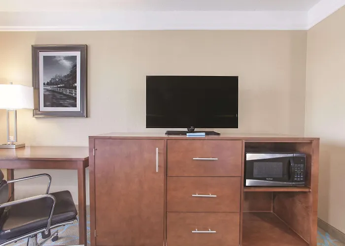 La Quinta By Wyndham Elizabethtown Hotel