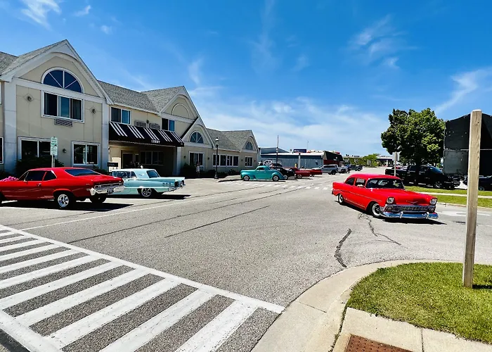 Court Plaza Inn & Suites Of Mackinaw