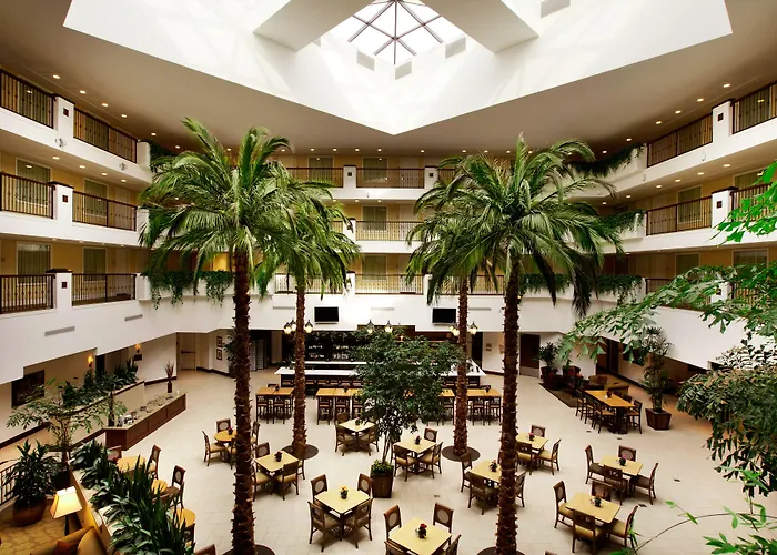 Embassy Suites La Quinta & Spa
