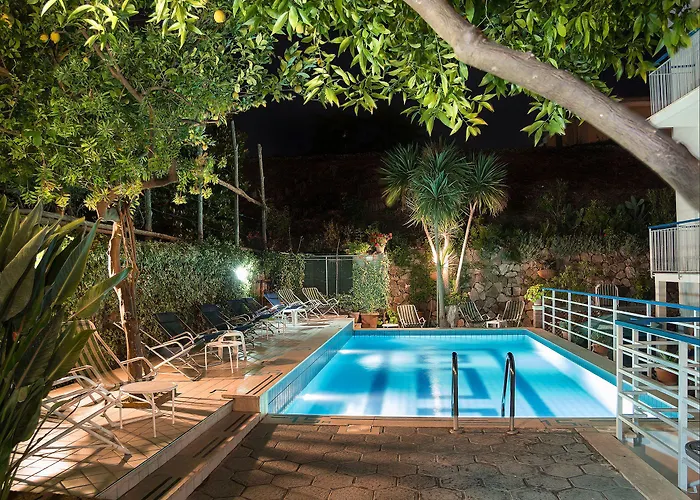 Hotel Club (Adults Only)