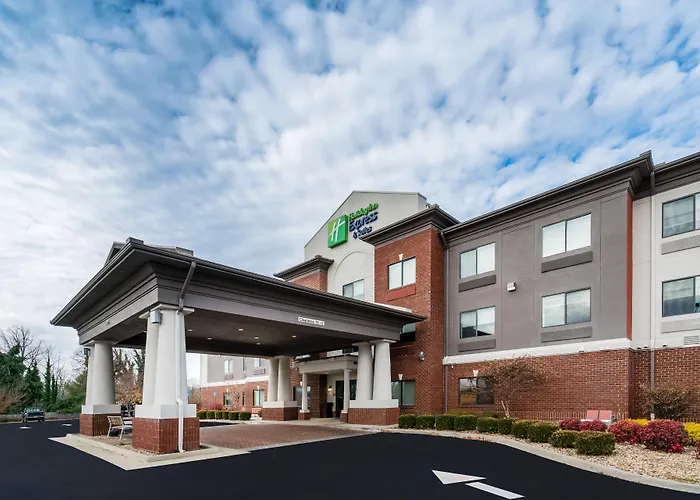 Holiday Inn Express & Suites Rocky Mount Smith Mountain Lake By Ihg
