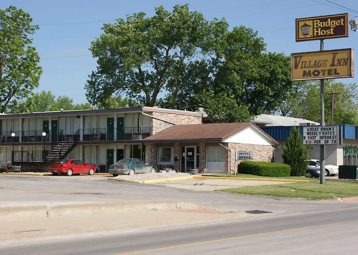 Budget Host Village Inn