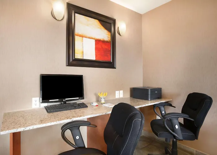 Days Inn & Suites By Wyndham Cochrane