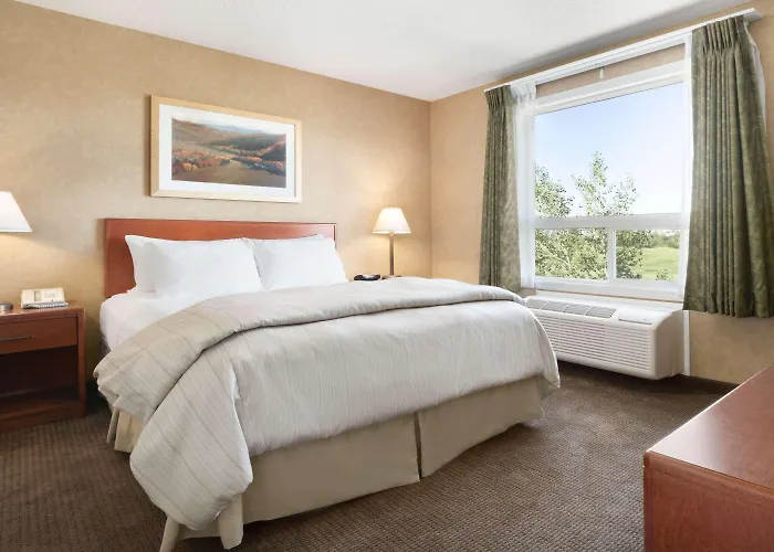 Days Inn & Suites By Wyndham Cochrane