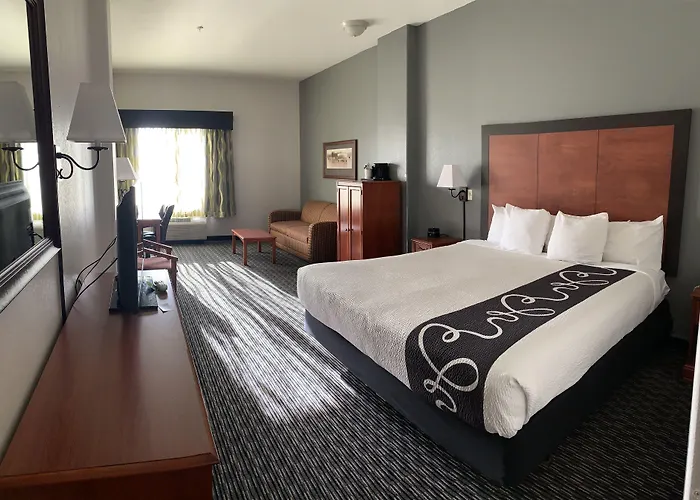 La Quinta By Wyndham Rifle Hotel
