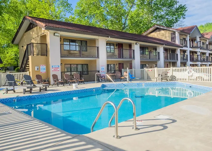 Super 8 By Wyndham Downtown Gatlinburg At Convention Center