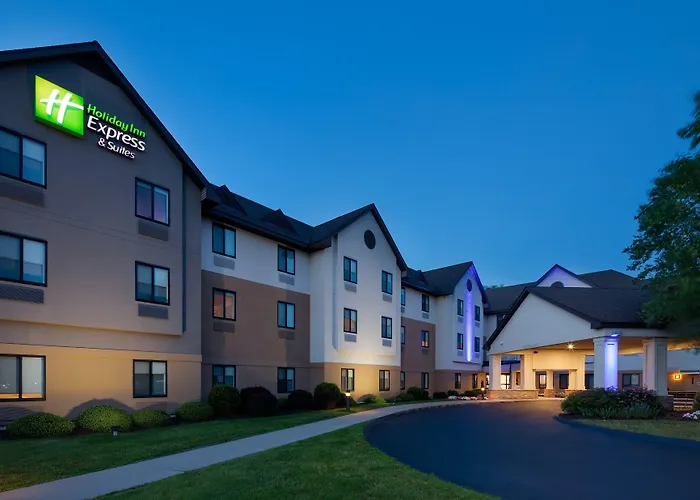 Holiday Inn Express & Suites Bradley Airport By Ihg