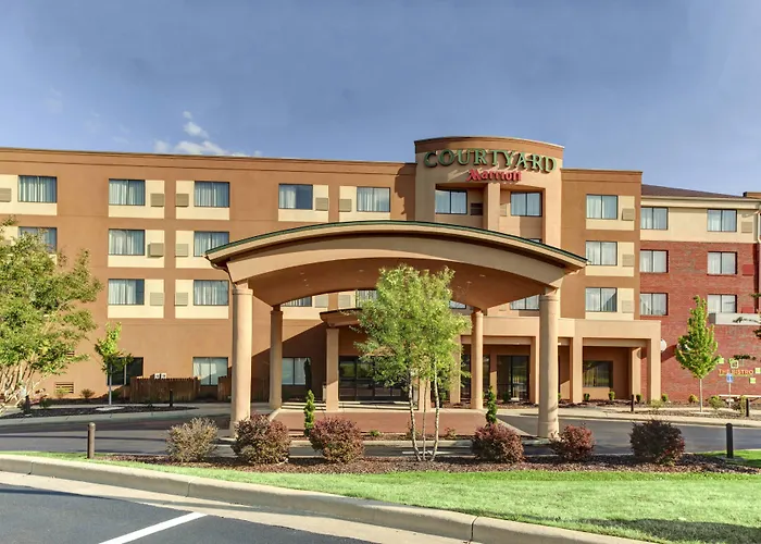 Courtyard By Marriott Anniston Oxford