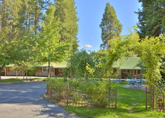 Strawberry Valley Inn Mount Shasta