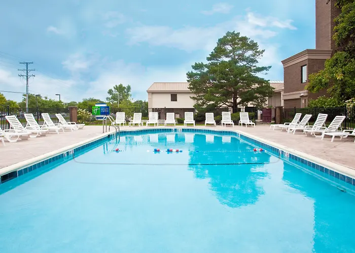 Holiday Inn Express Schaumburg- By Ihg